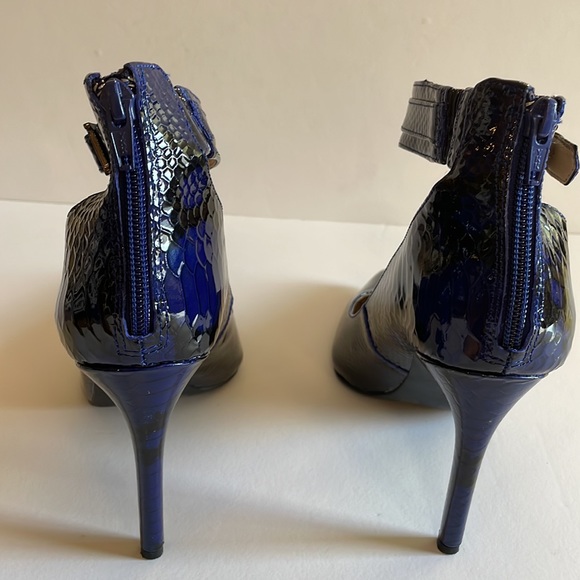 Gianni Bini 4” High Heel Pointed shoe with 1 1/2 Ankle Strap with back zipper - Picture 11 of 16